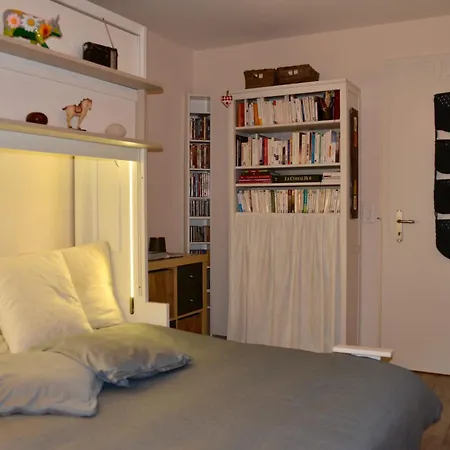 Charming House With Jacuzzi In Montilliez 度假居 *