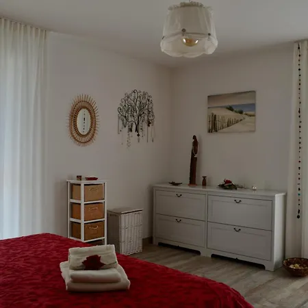 Charming House With Jacuzzi In Montilliez 度假居