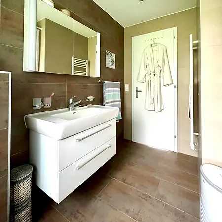 Charming House With Jacuzzi In Montilliez 度假居 *